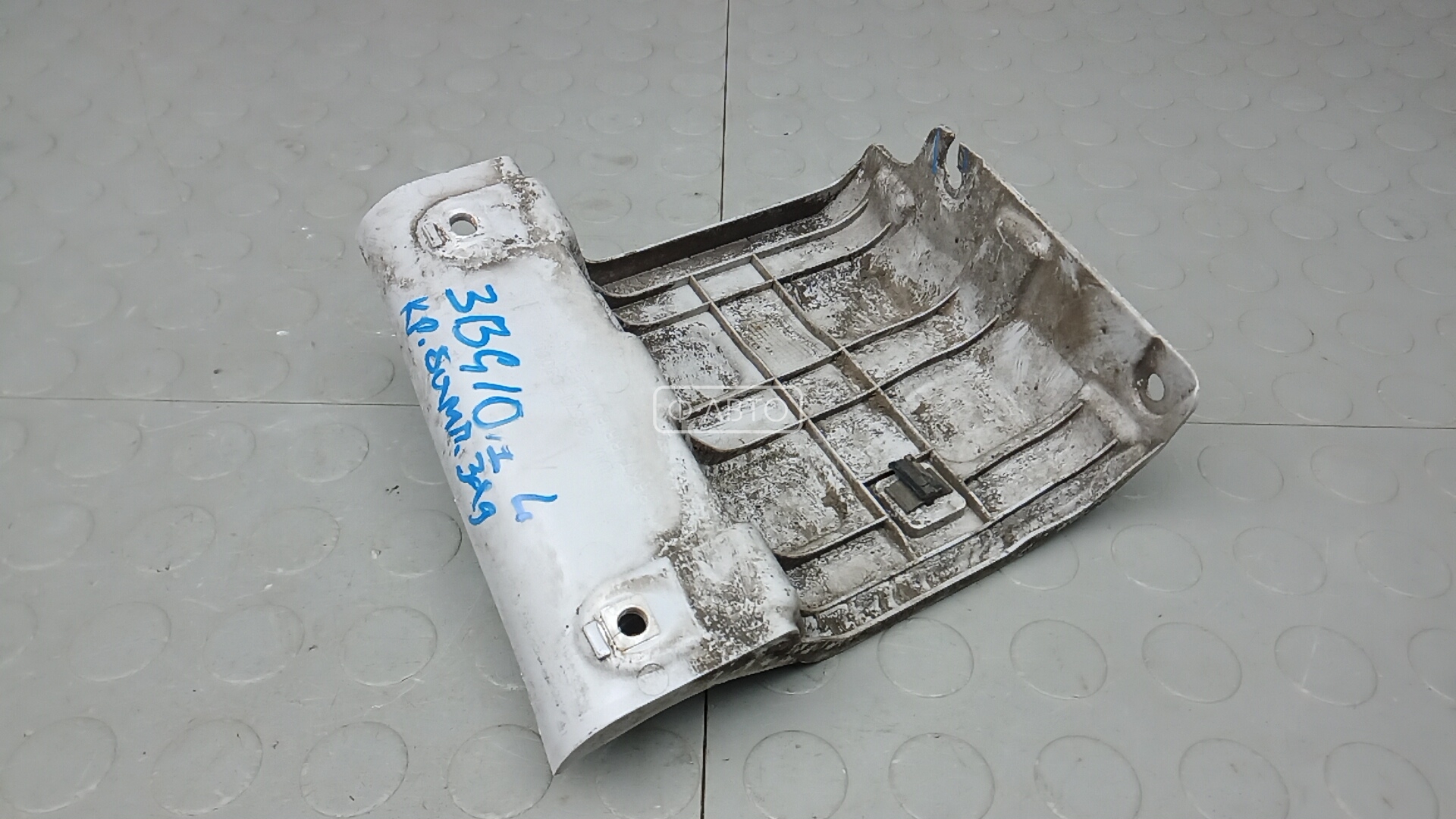 Крепление бампера заднее