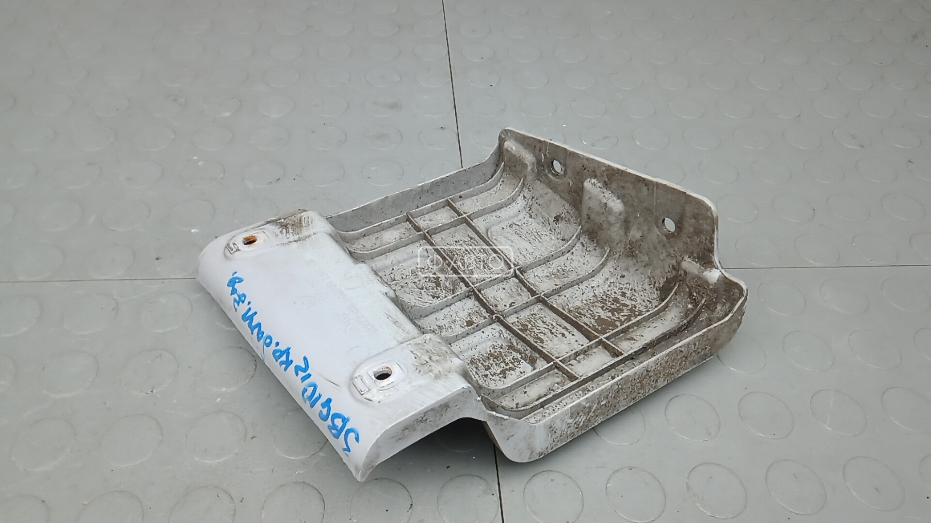 Крепление бампера заднее