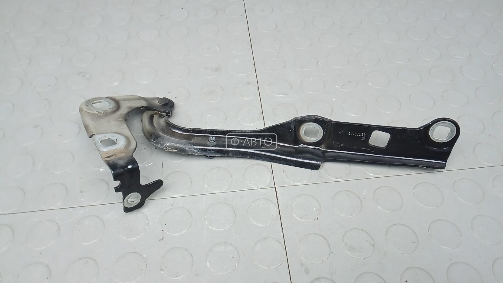 Петля капота