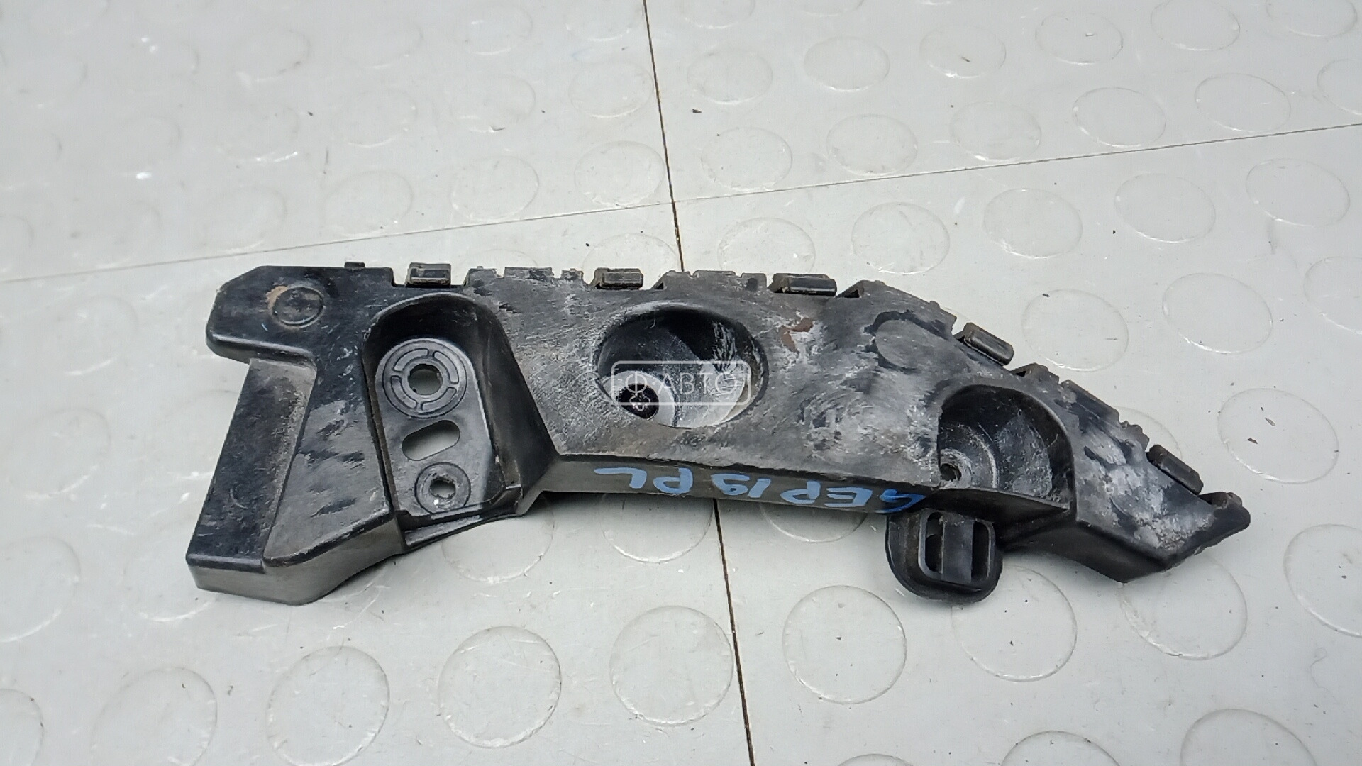 кронштейн крепления крыла