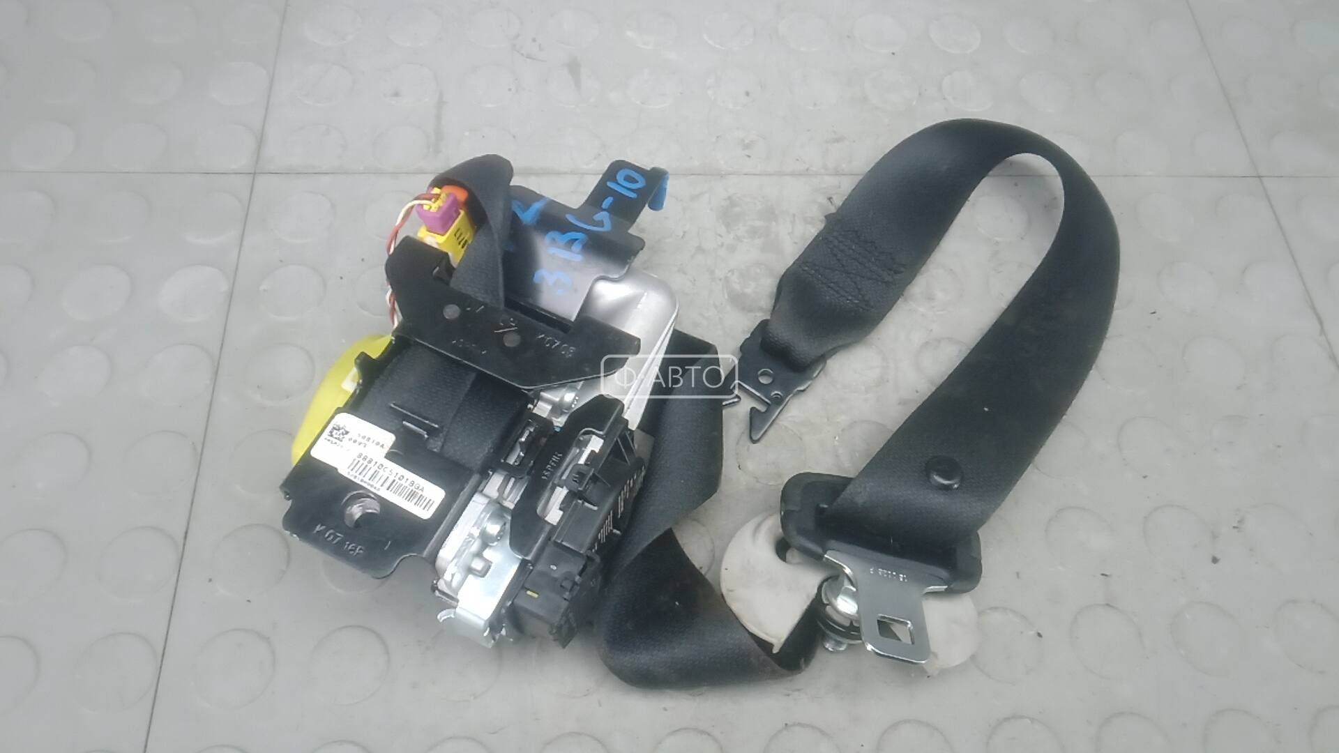 Ремень безопасности с пиропатроном сиденья переднего