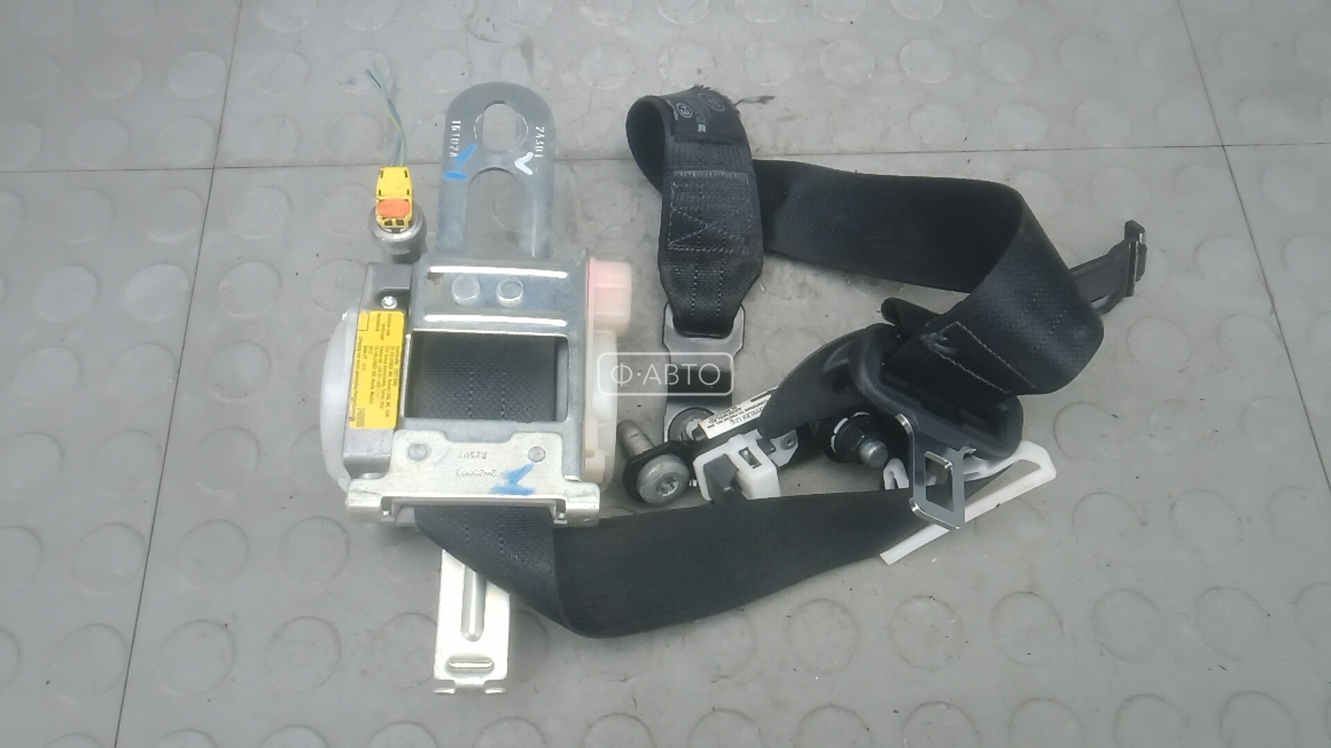 Ремень безопасности с пиропатроном сиденья переднего