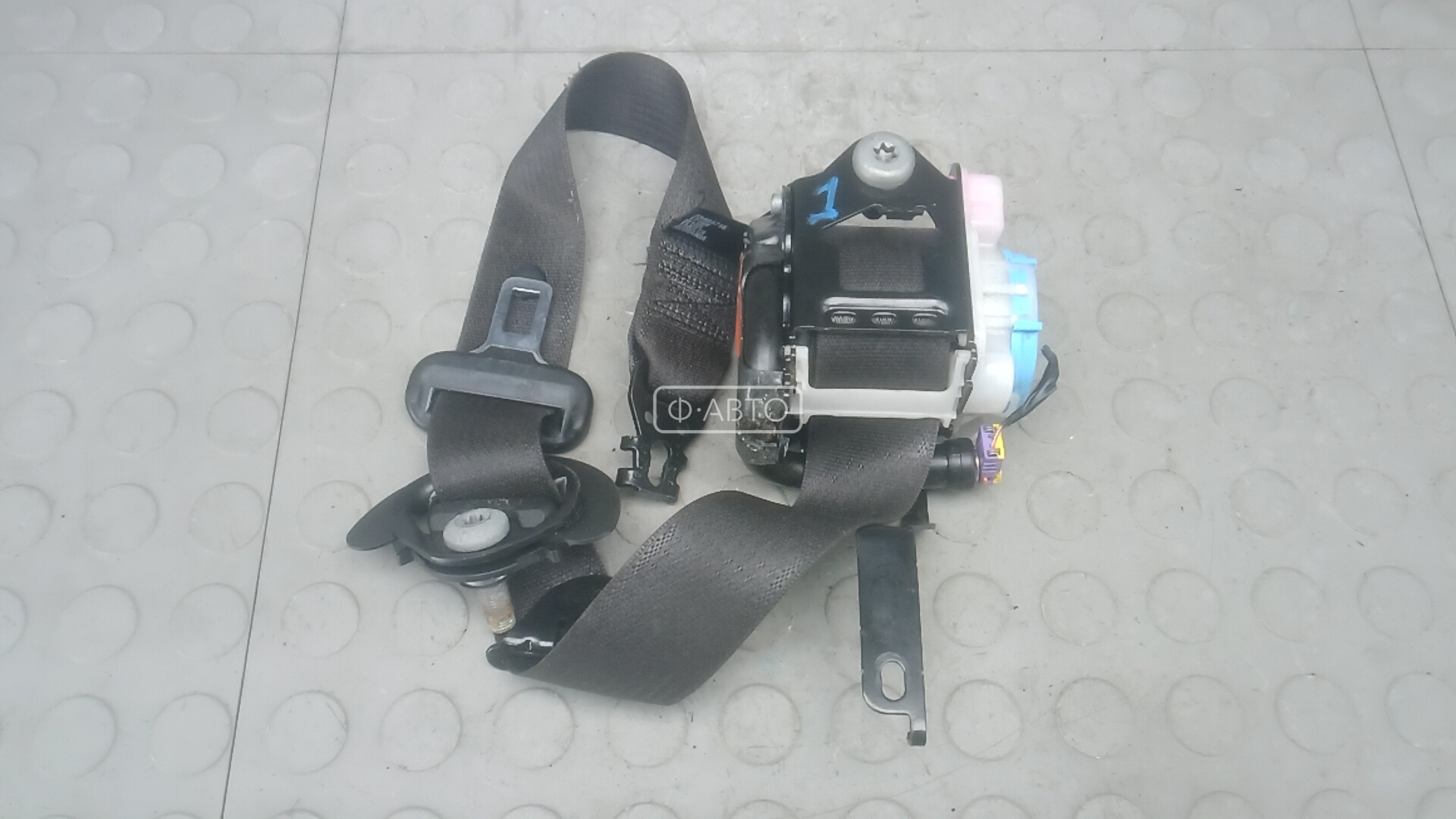 Ремень безопасности с пиропатроном сиденья переднего