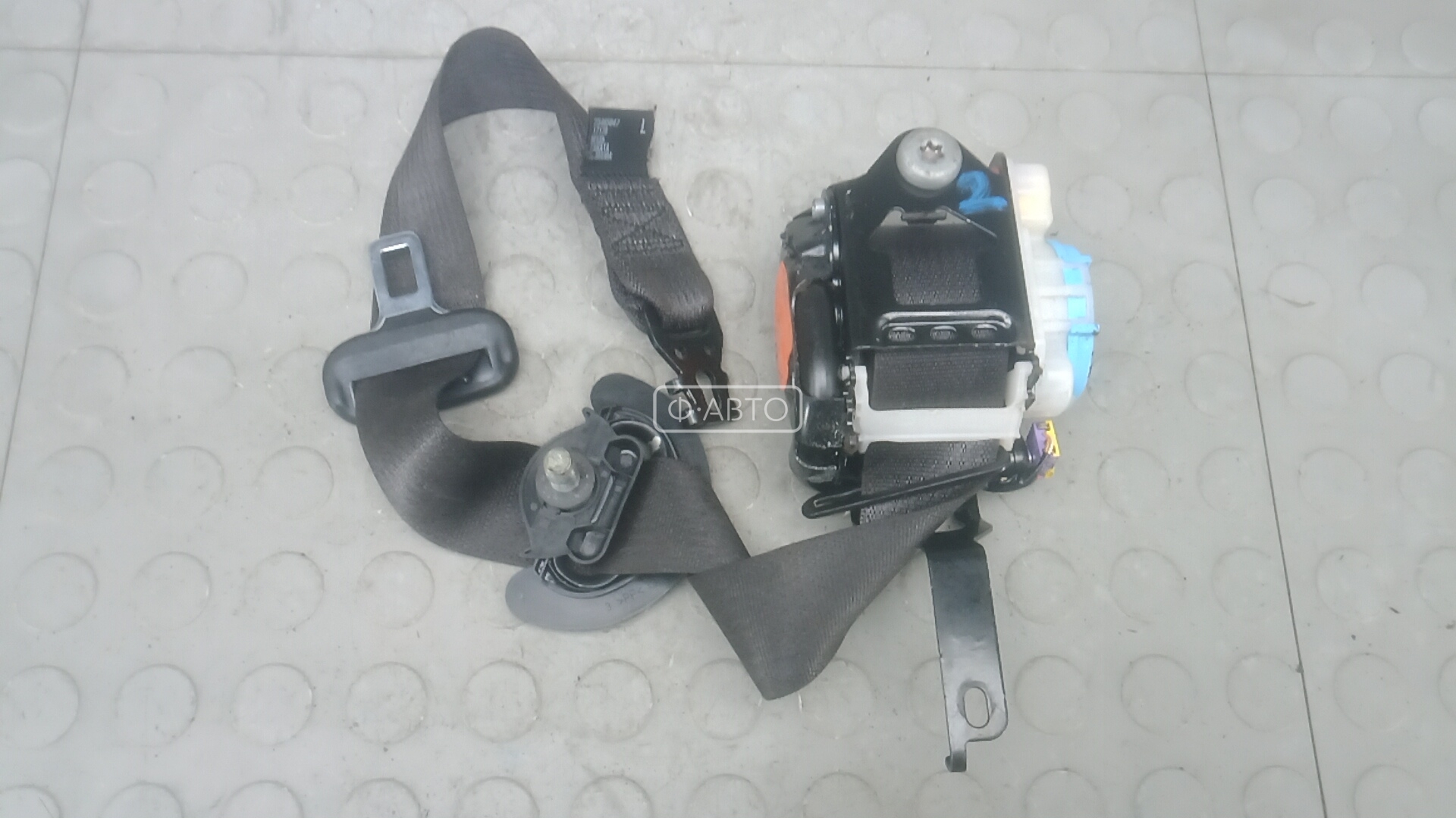 Ремень безопасности с пиропатроном сиденья переднего