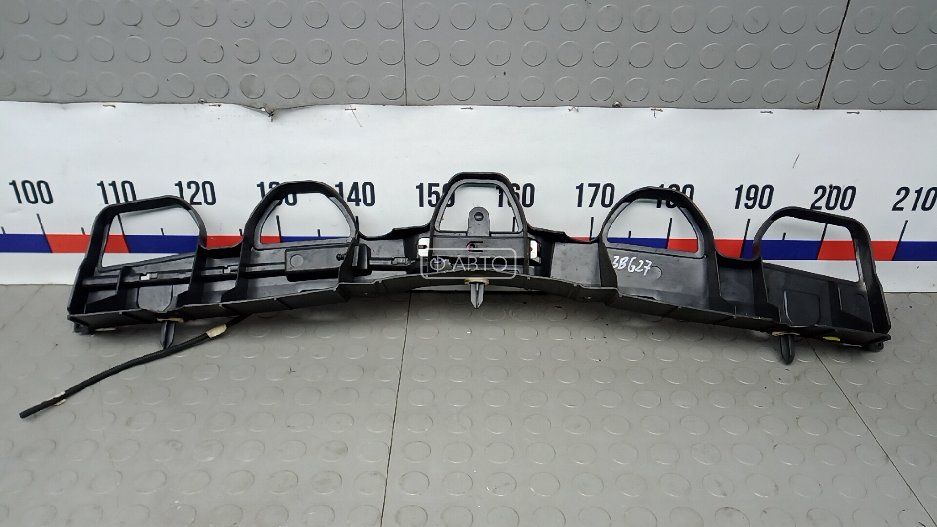 Крепление бампера заднее