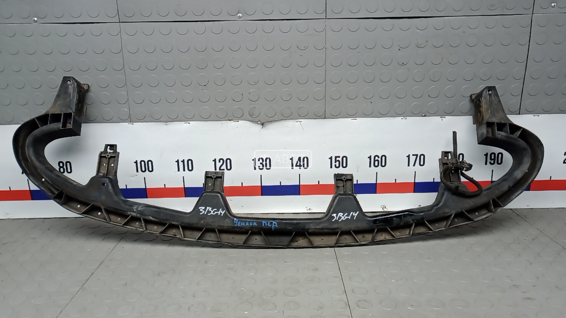 Усилитель бампера передний (кронштейн)