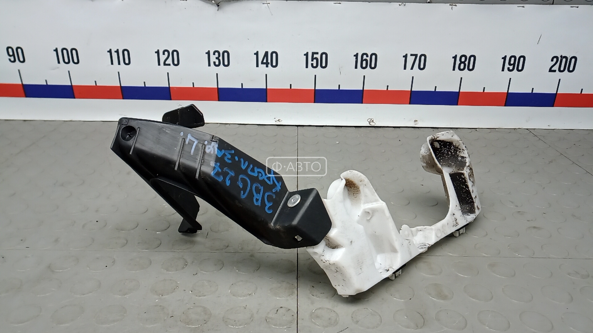 Крепление бампера заднее