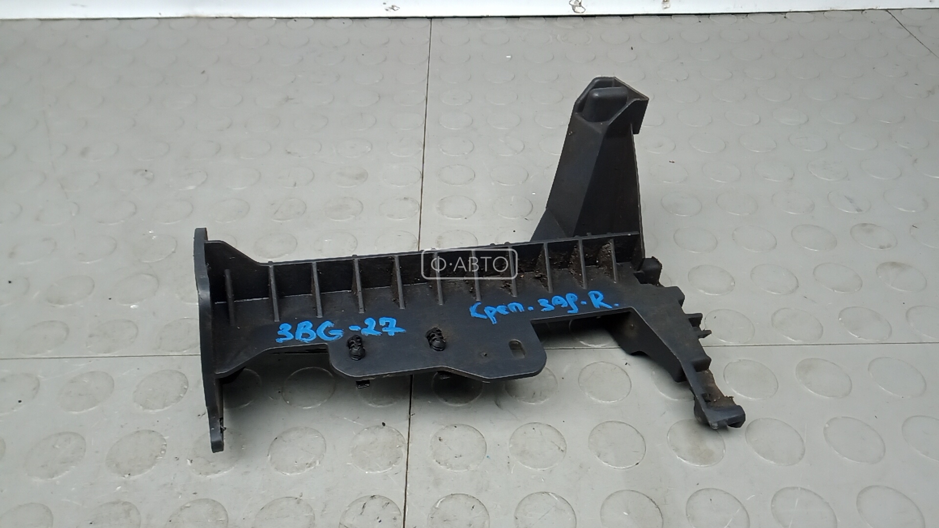 Крепление бампера заднее