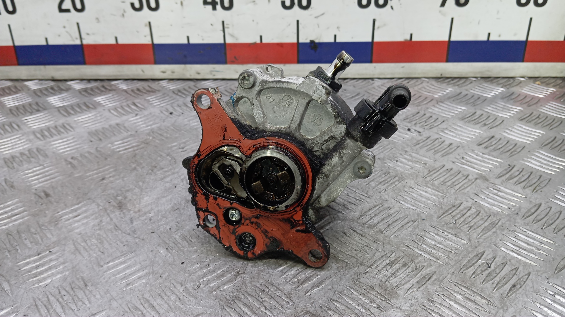 Насос вакуумный LAND ROVER RANGE ROVER 3