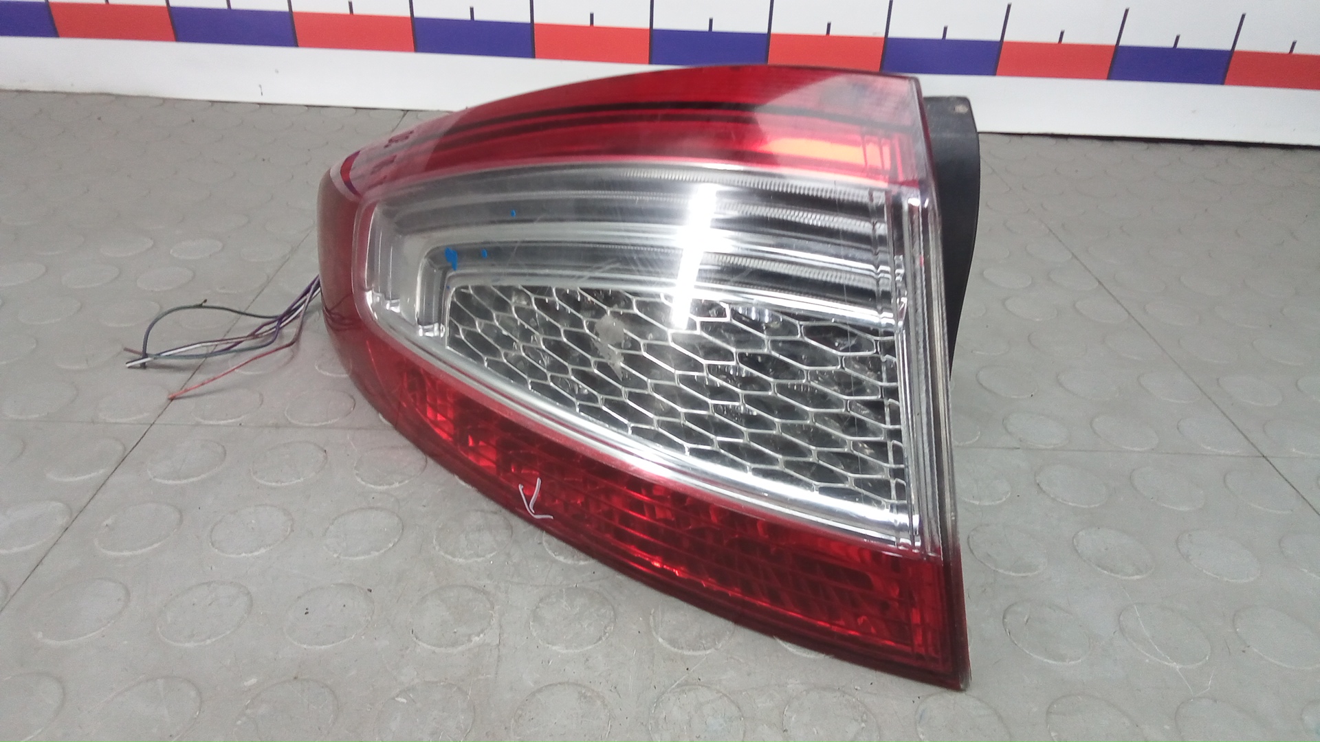 Фонарь задний левый FORD MONDEO 4