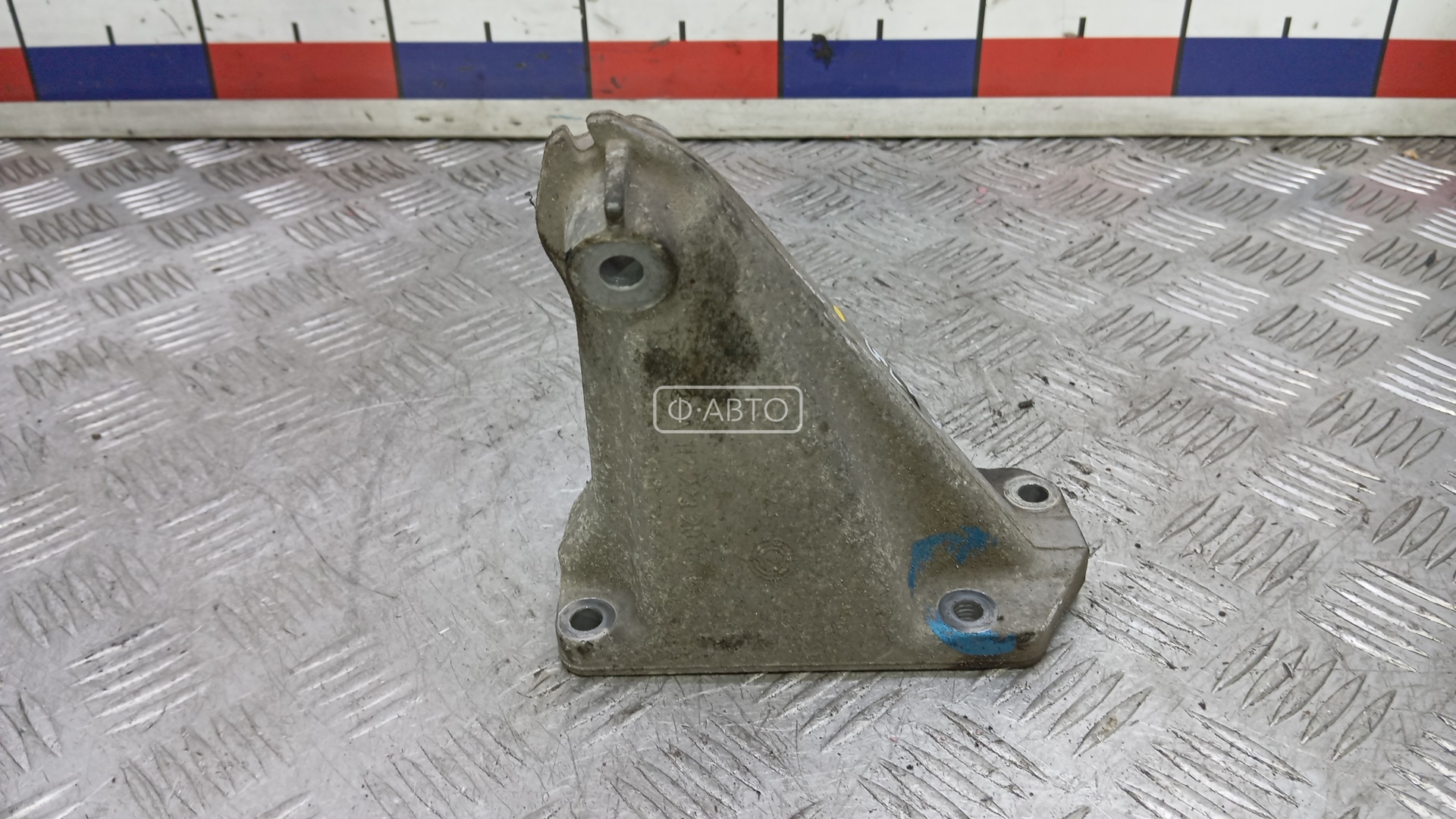 Кронштейн двигателя бензиновый