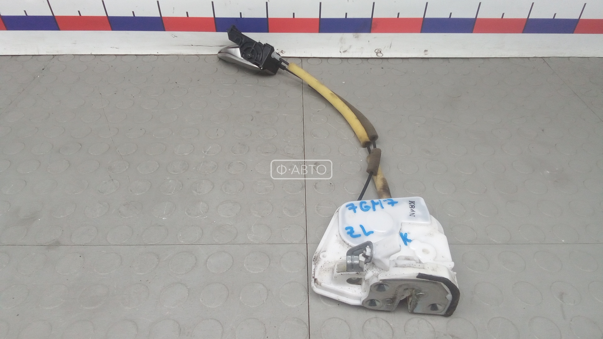 Замок двери задней левой