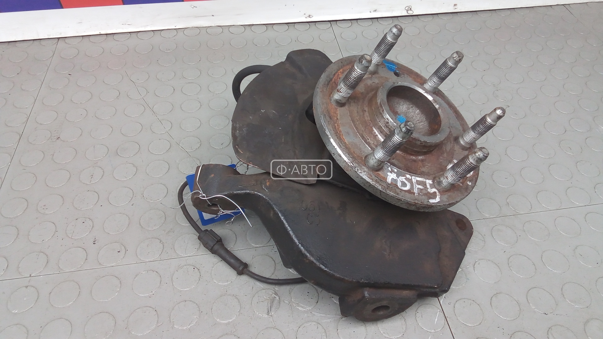 Ступица передняя левая