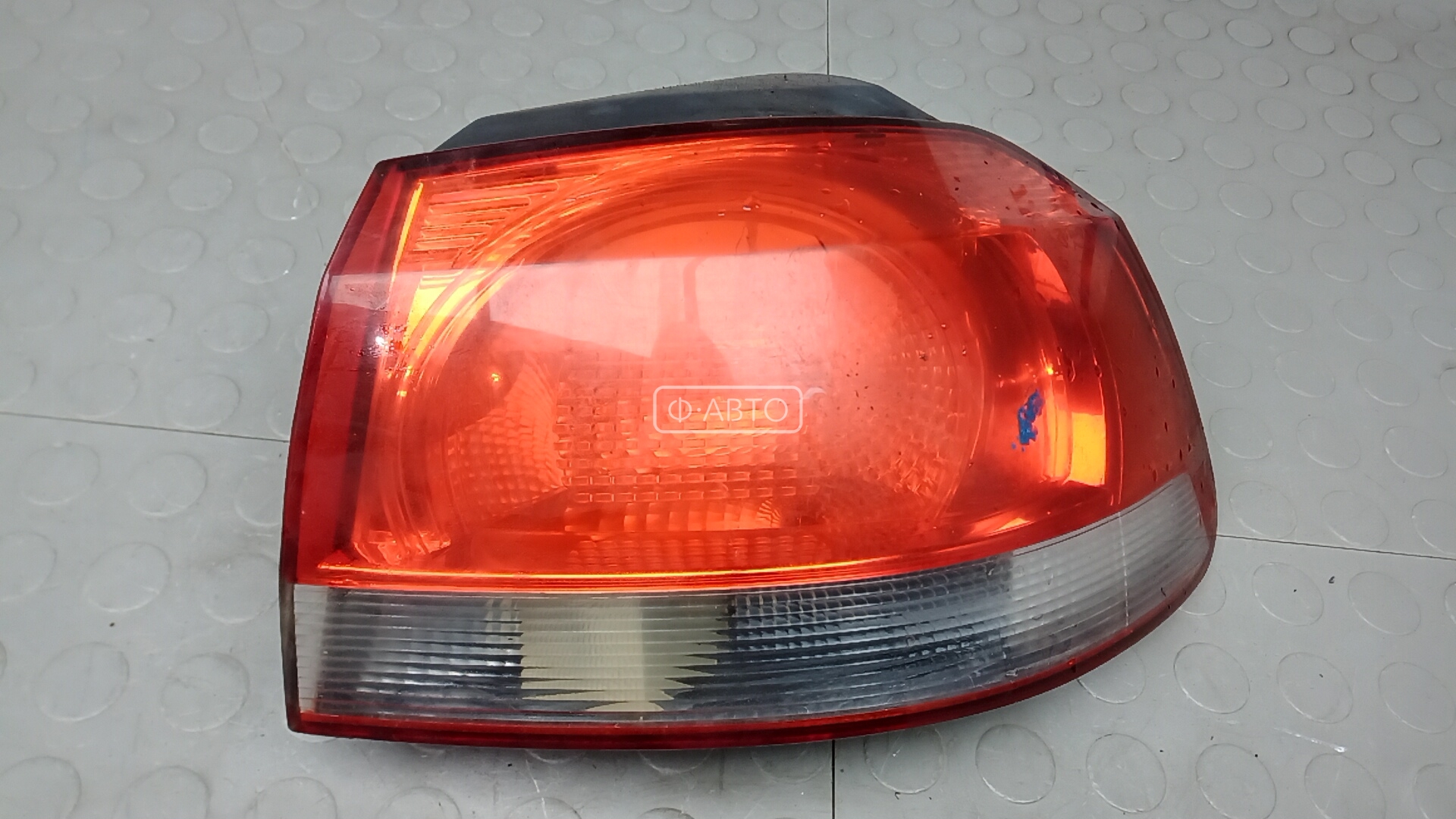 Фонарь задний правый