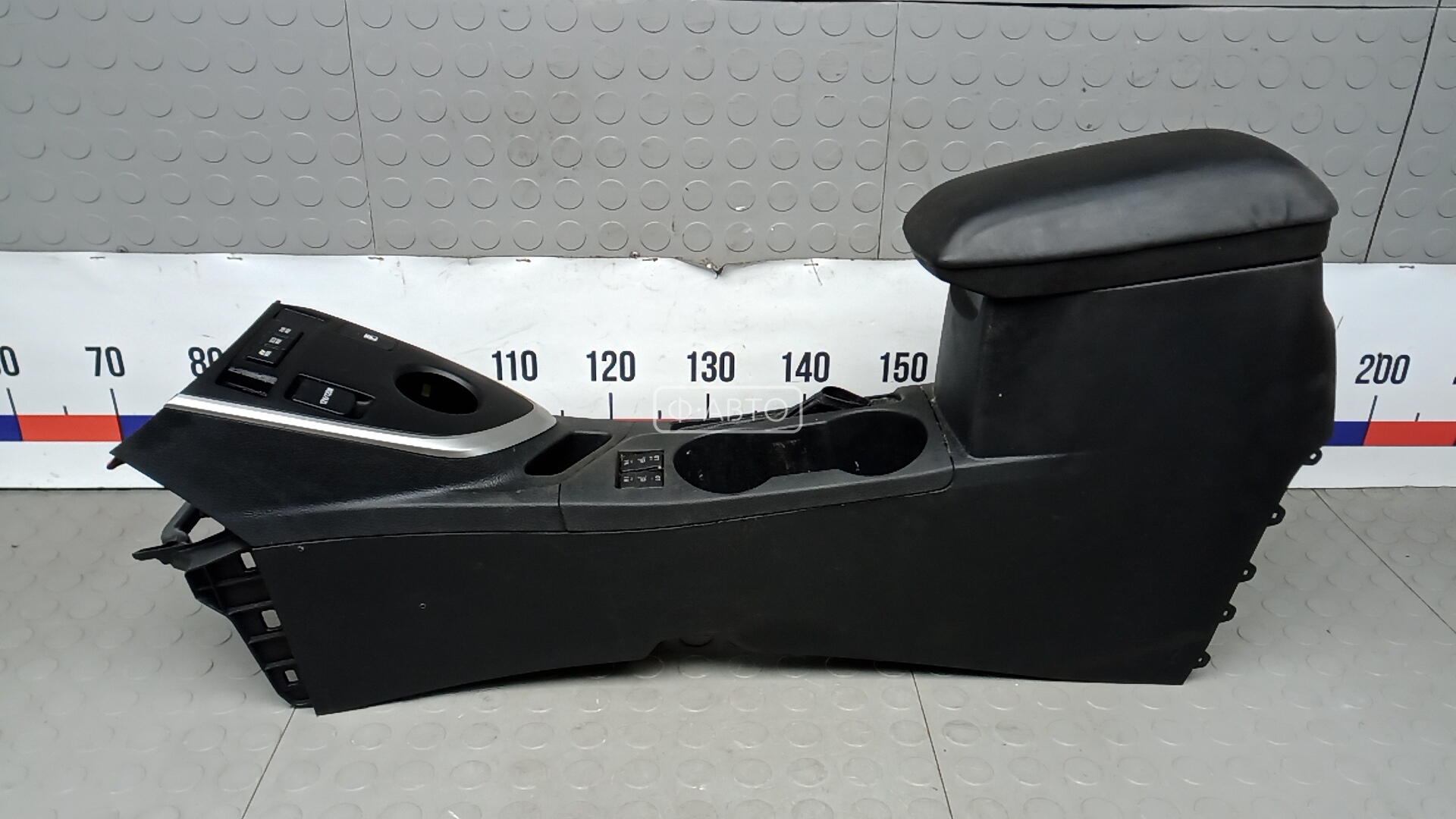 Подлокотник центральный