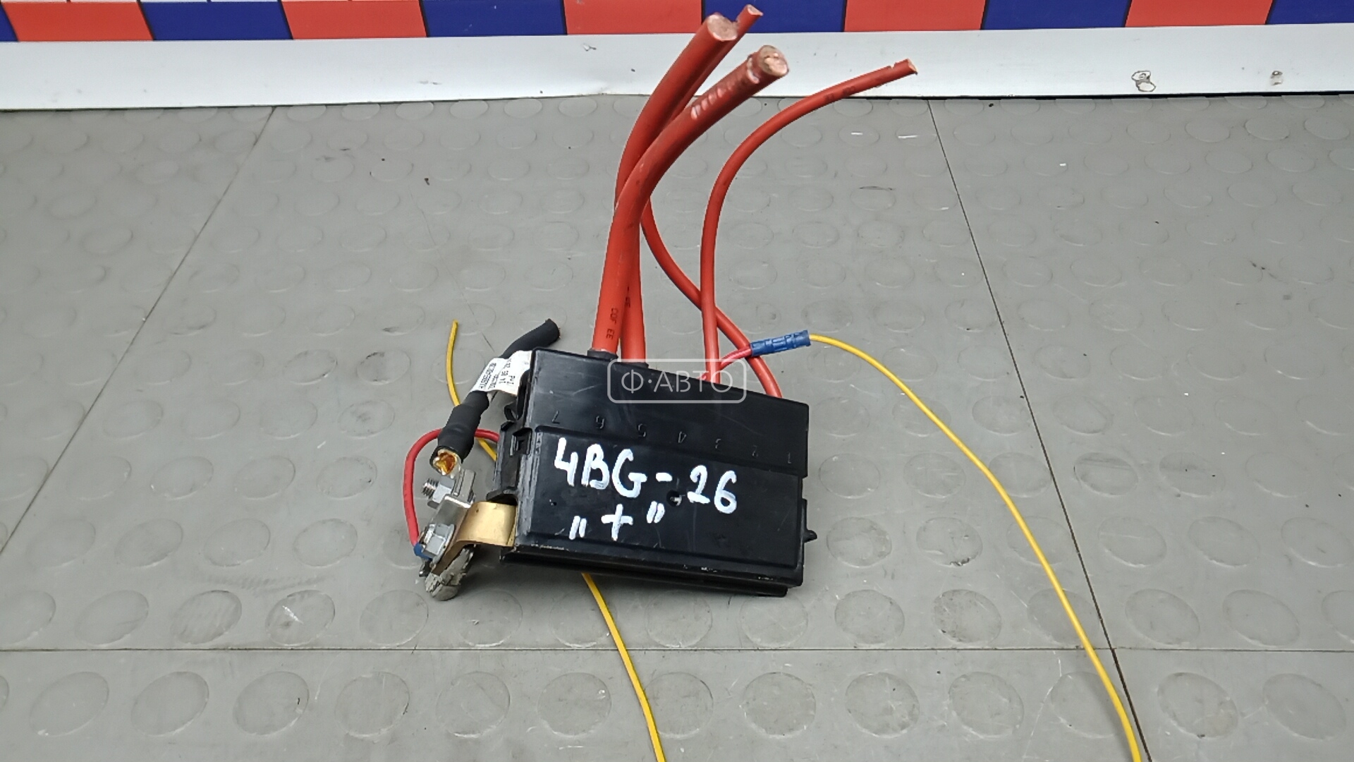 Клемма аккумулятора плюс