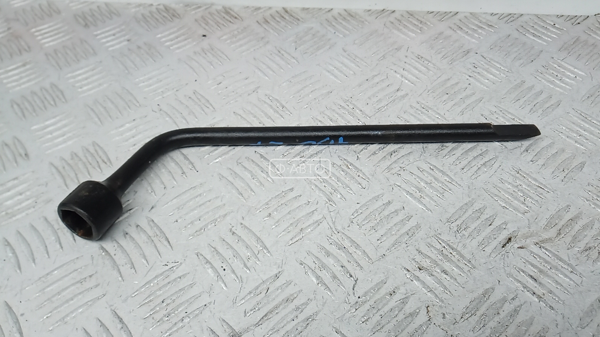 Ключ колесный