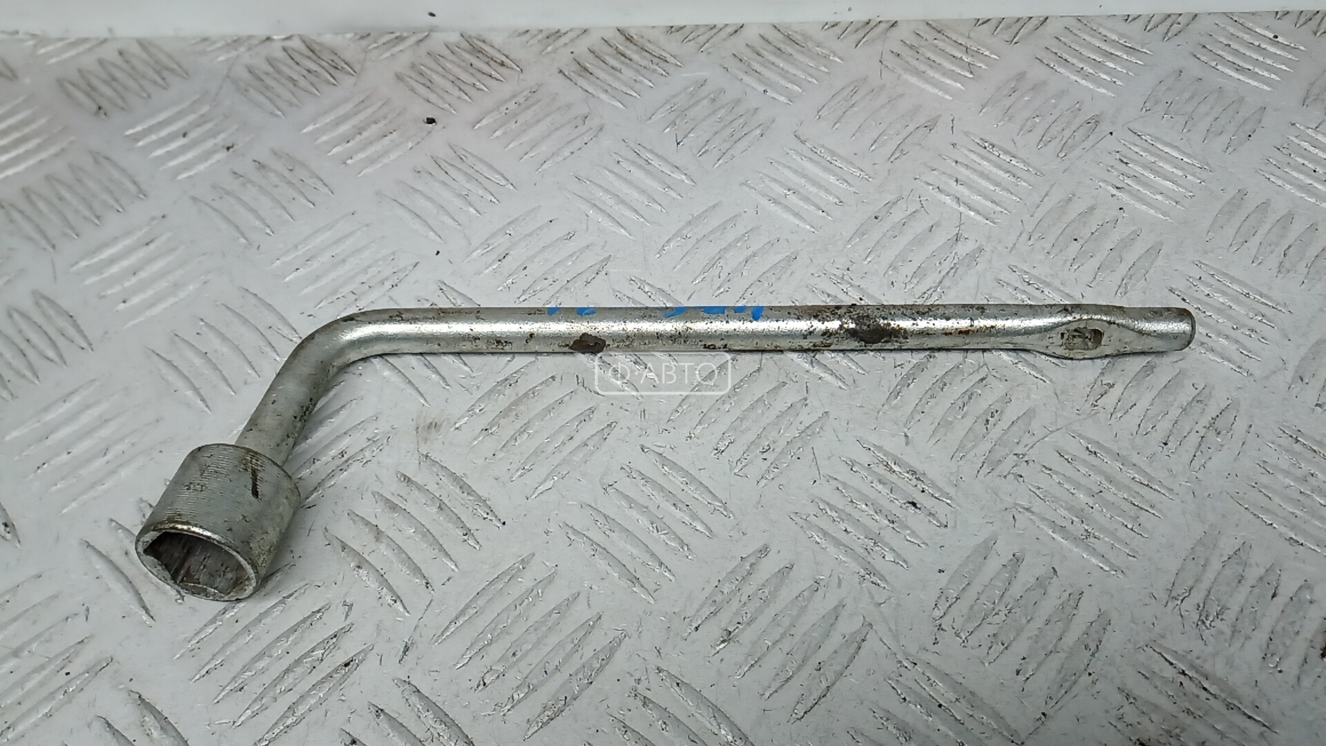 Ключ колесный