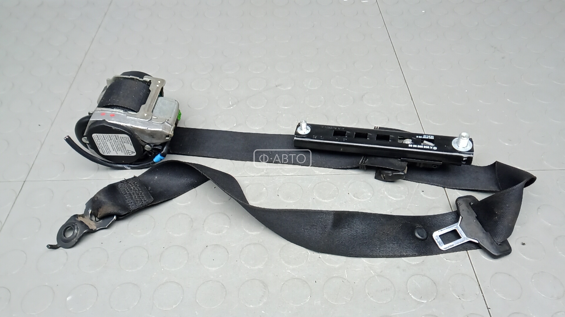 Ремень безопасности с пиропатроном сиденья переднего