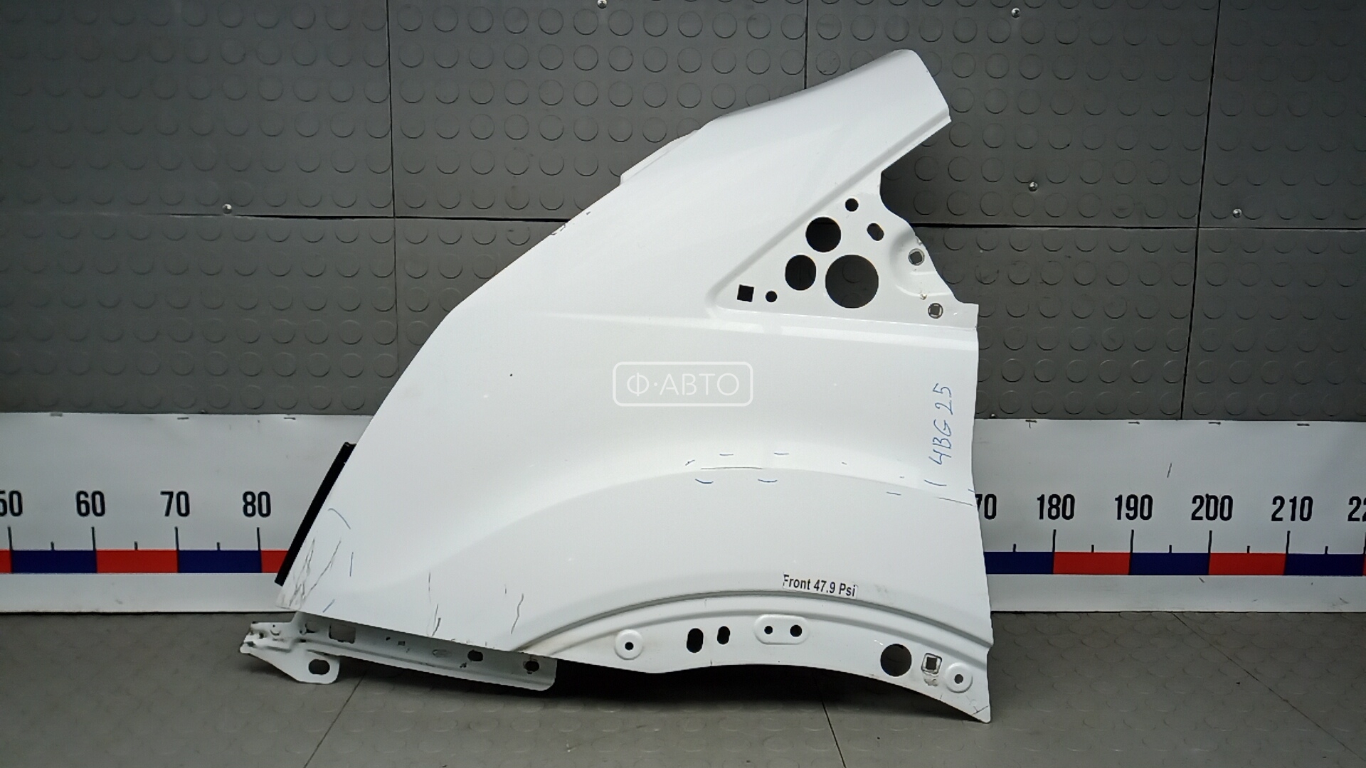 Крыло переднее левое