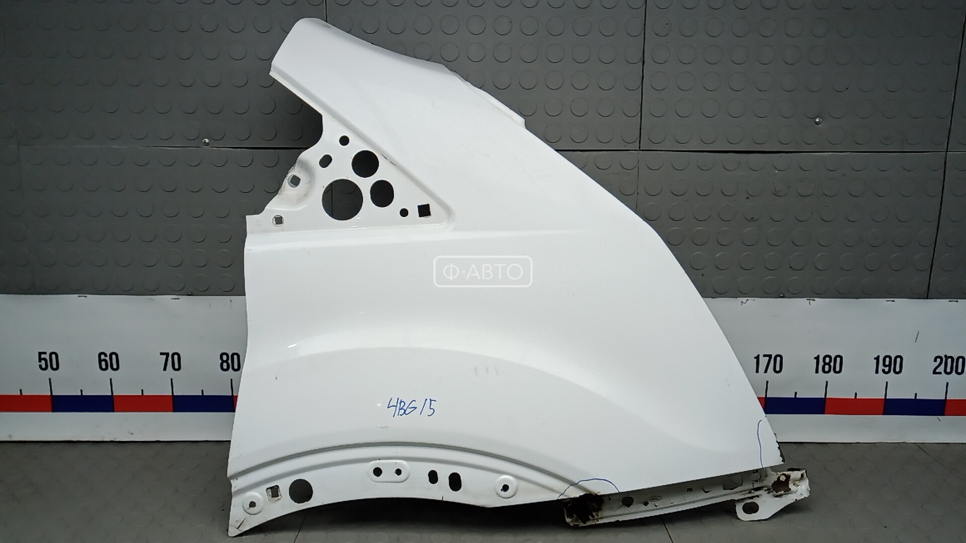 Крыло переднее правое