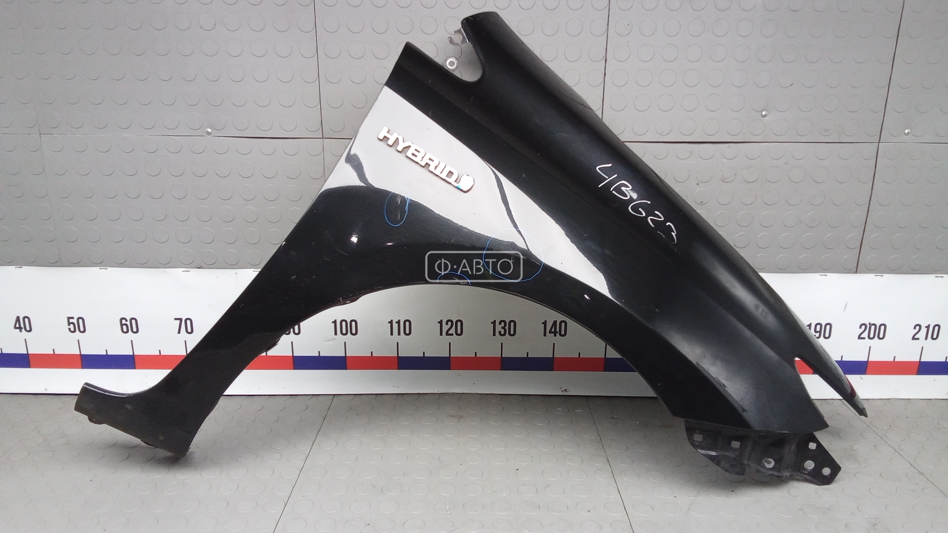 Крыло переднее правое