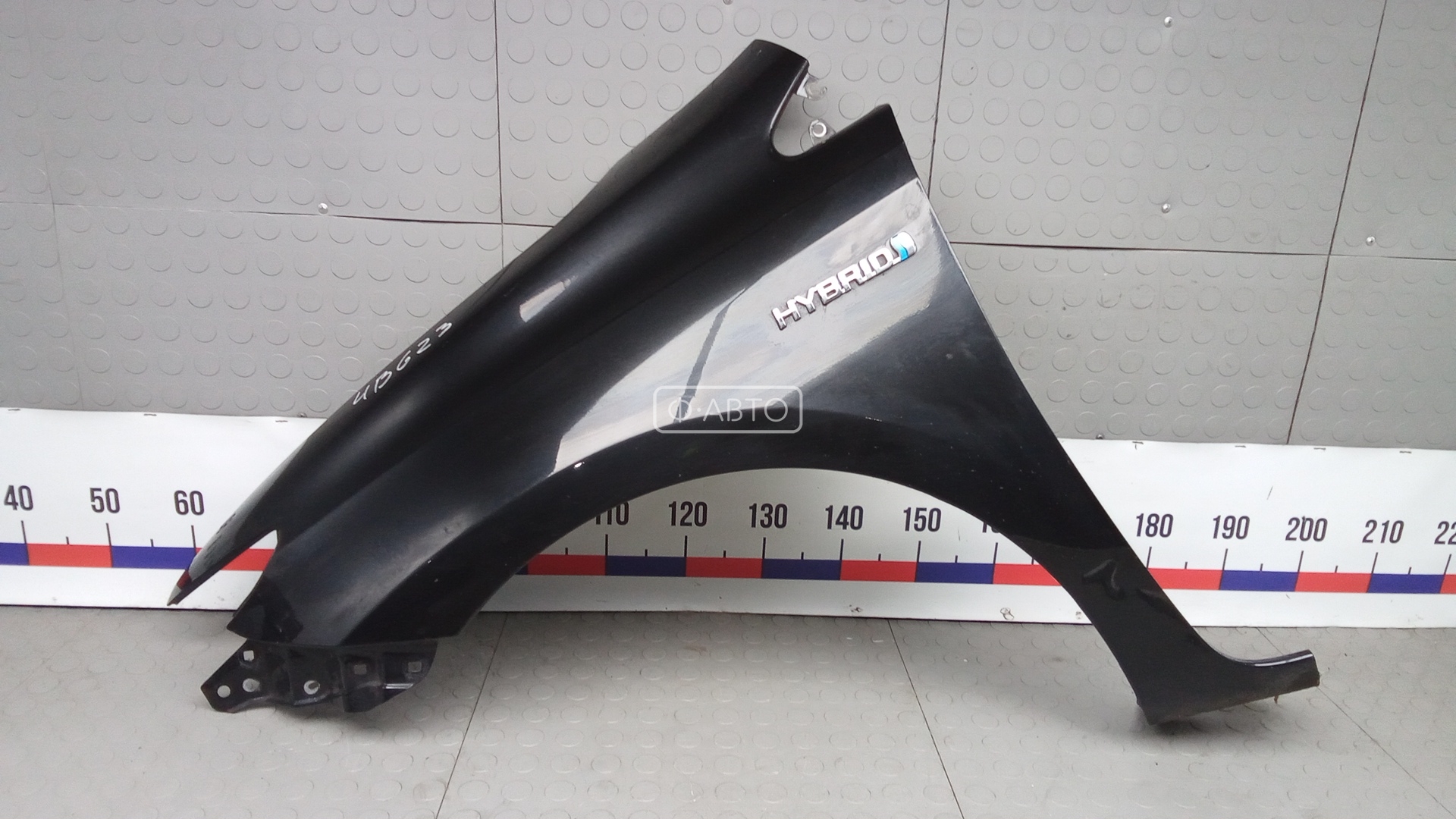 Крыло переднее левое