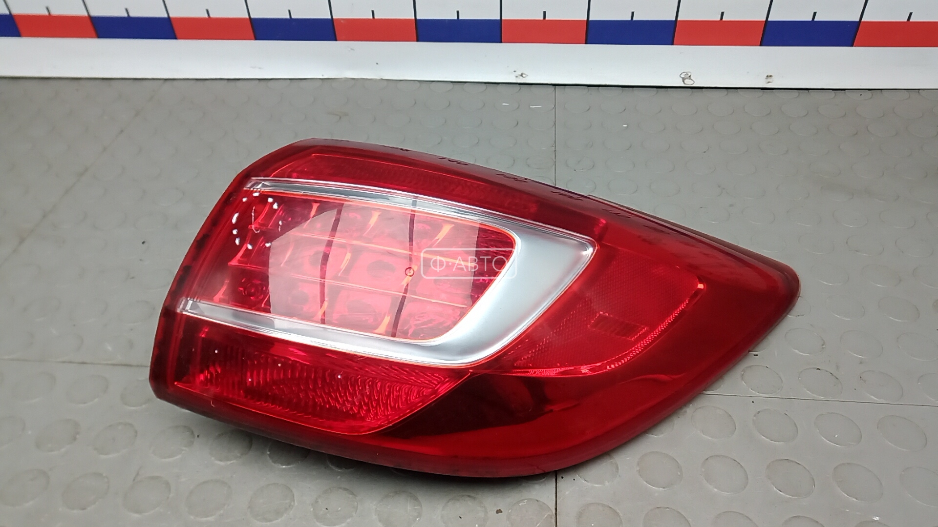 Фонарь задний правый