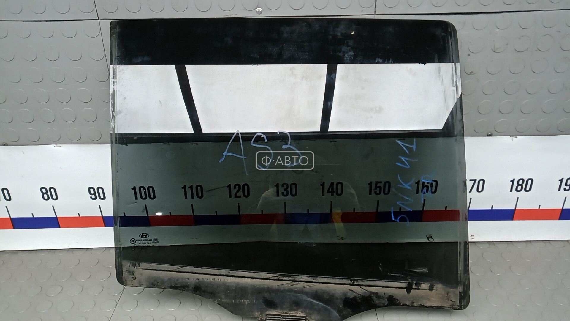 Стекло двери задней правой