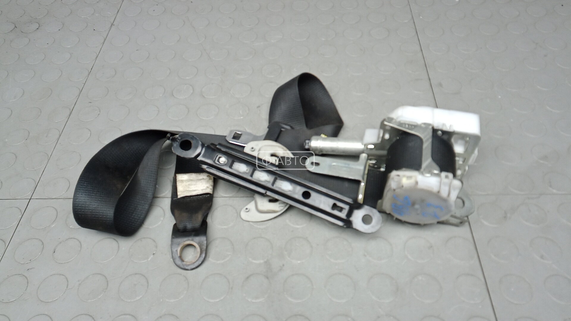 Ремень безопасности с пиропатроном сиденья переднего