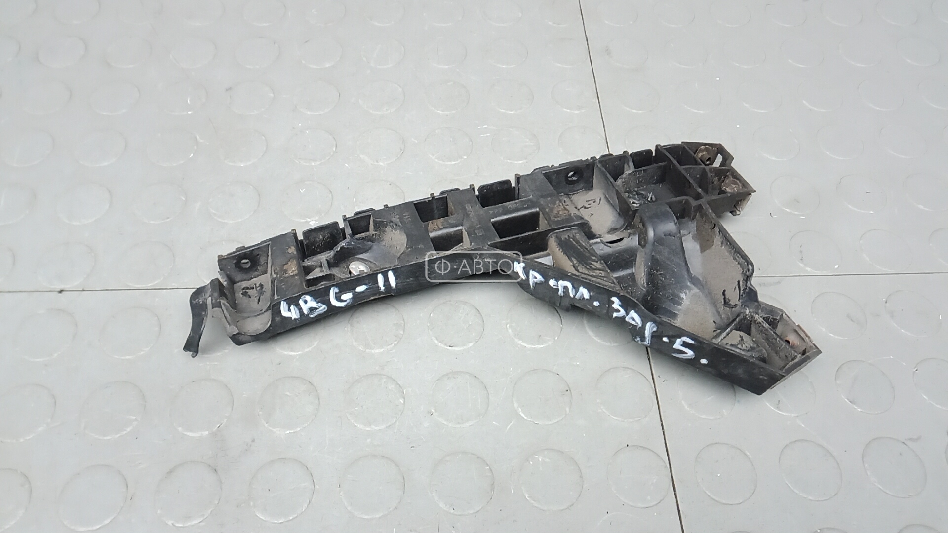 Крепление бампера заднее