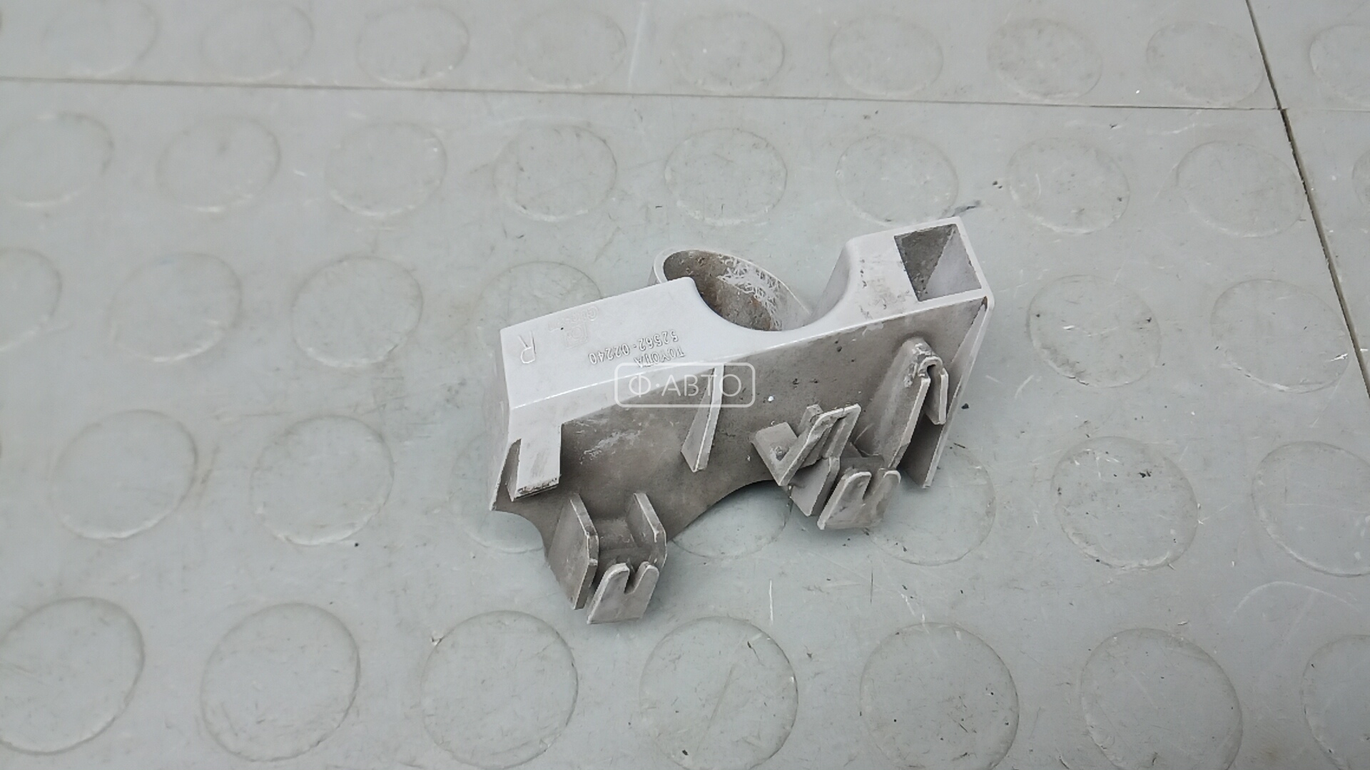 Крепление бампера заднее