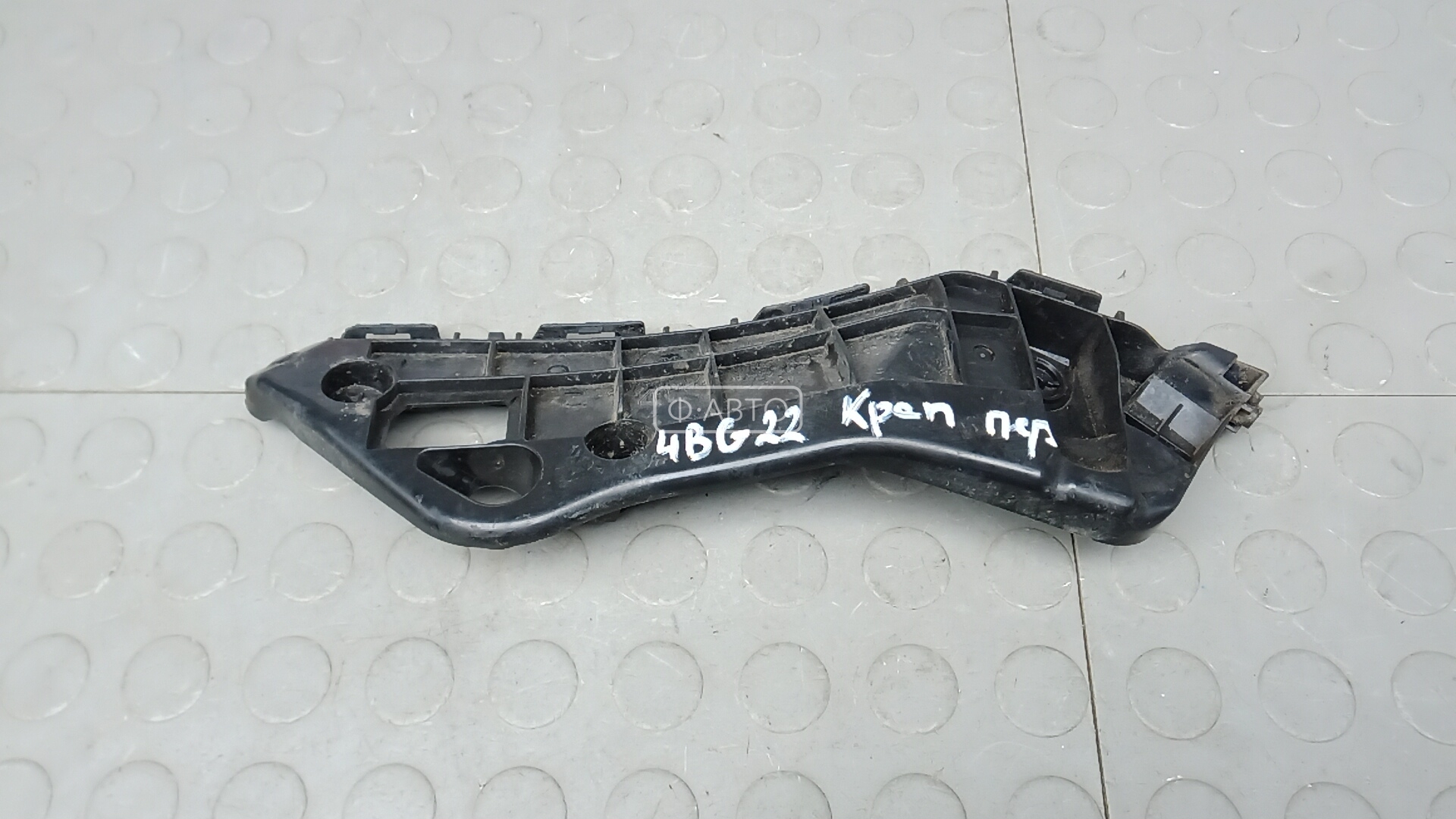 Крепление бампера переднее