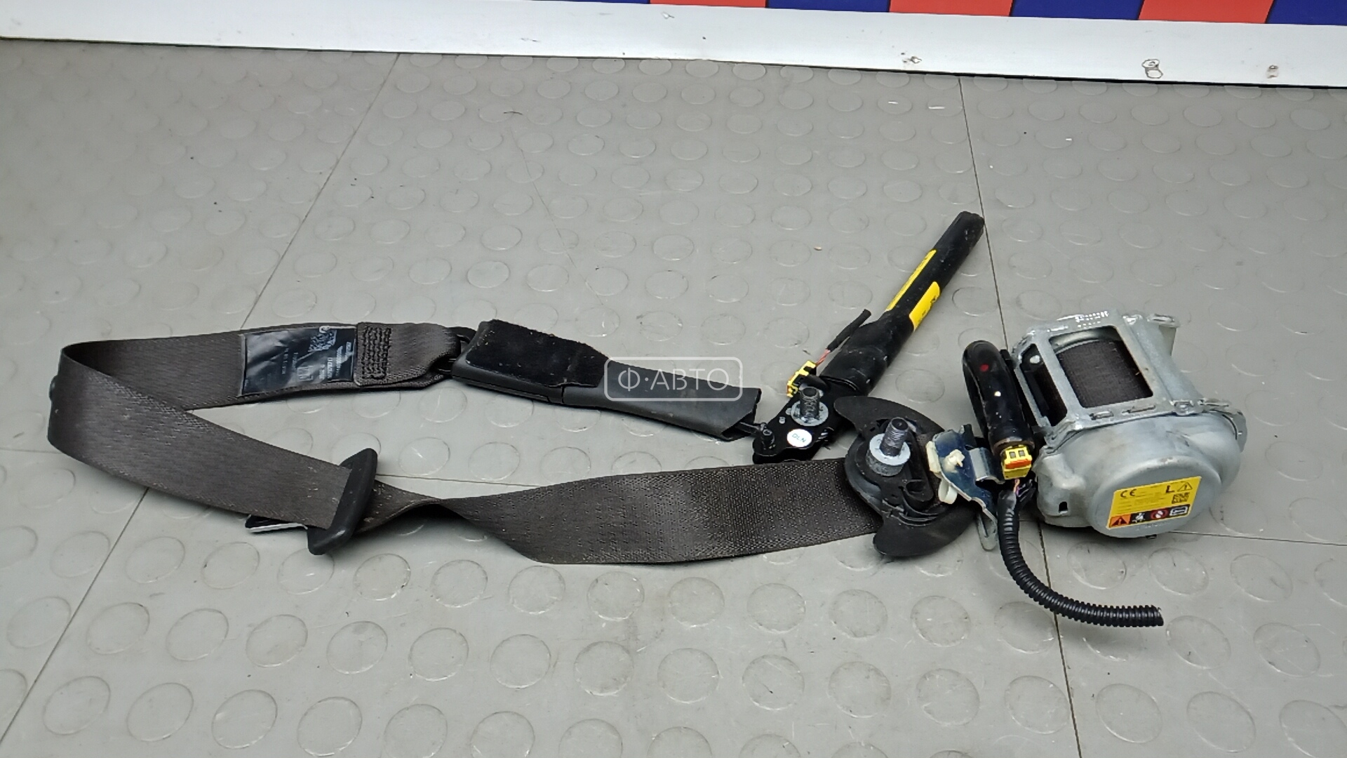 Ремень безопасности с пиропатроном сиденья переднего