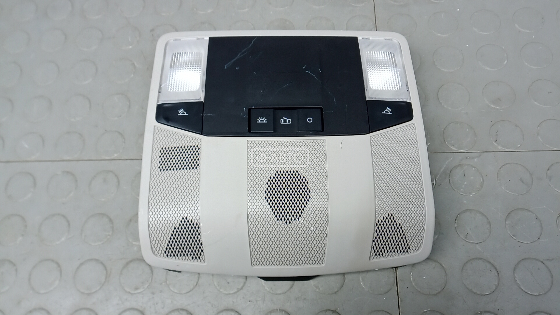 Фонарь освещения салона