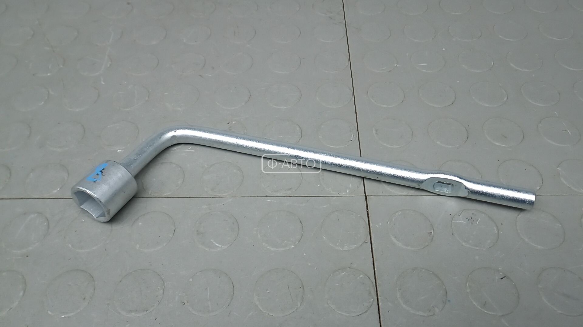 Ключ колесный