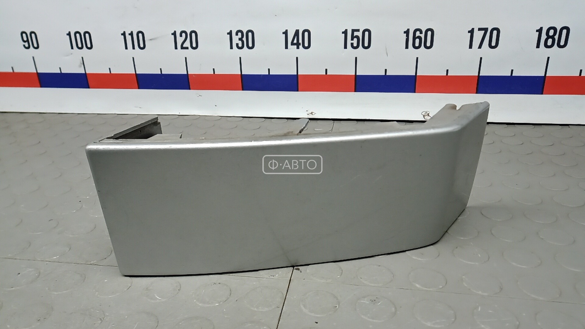 Ус под фонарь правый