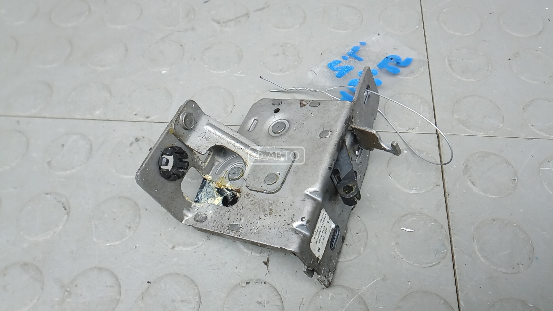 Замок двери распашной левой