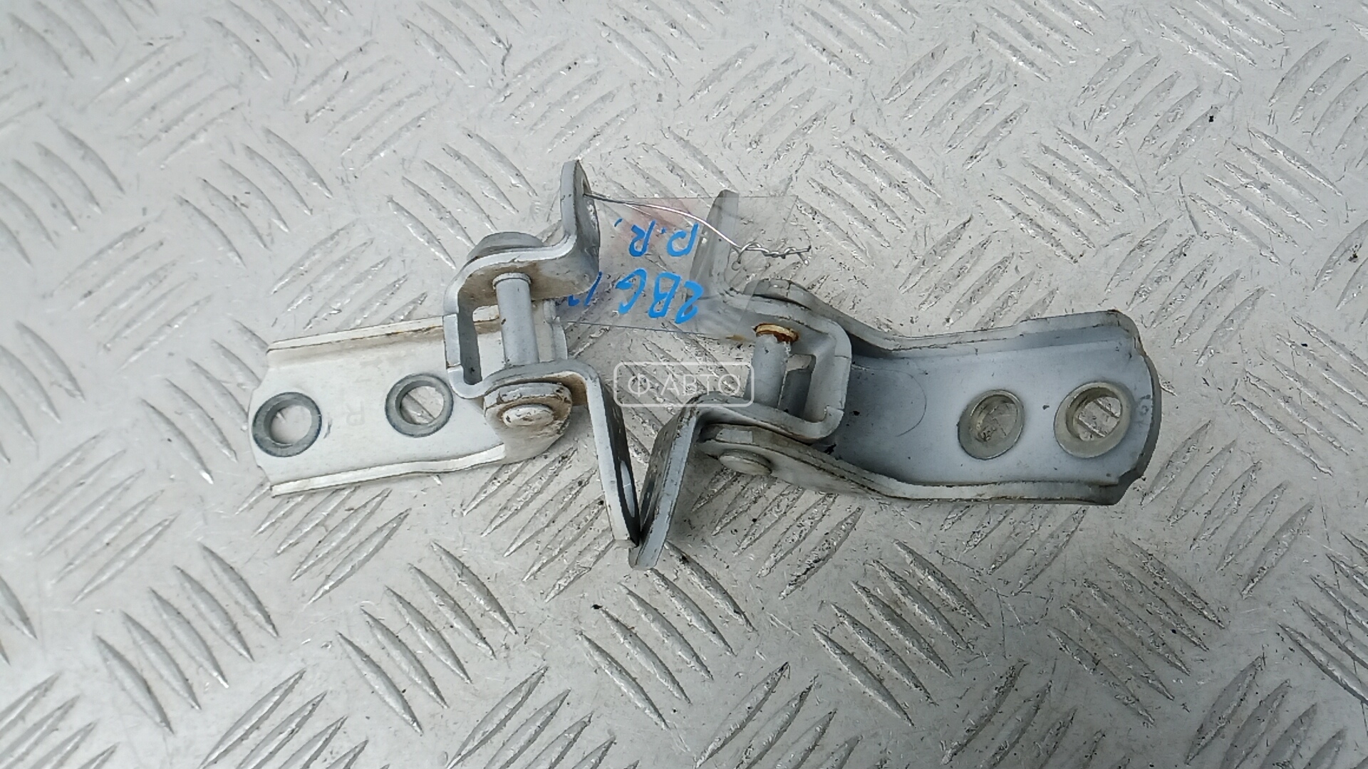 Петля передняя правая