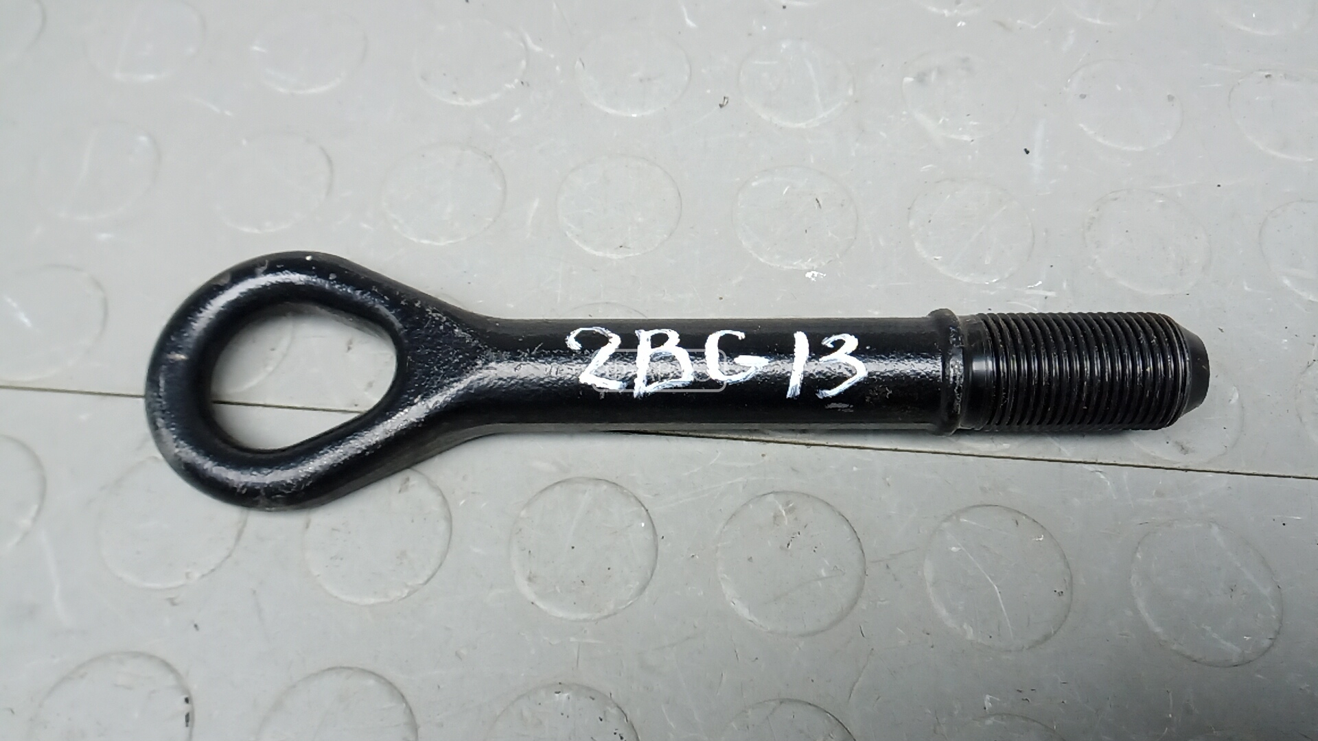 Крюк буксировочный