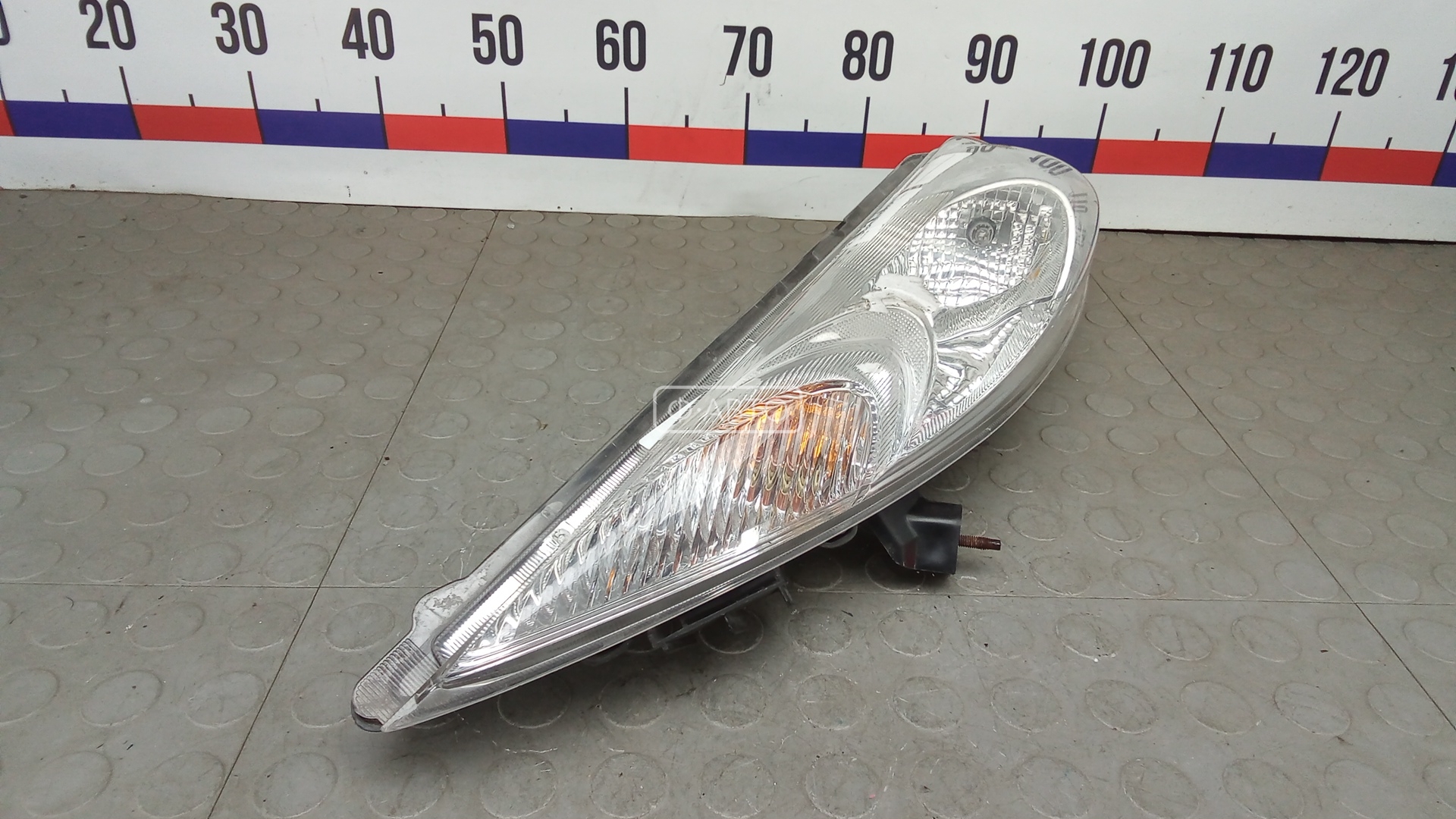 Фара левая