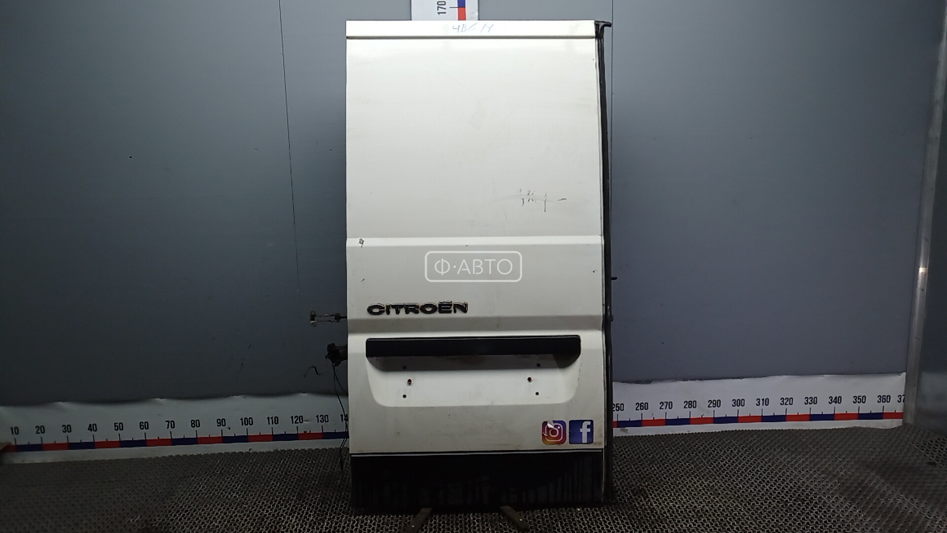 Дверь распашная левая