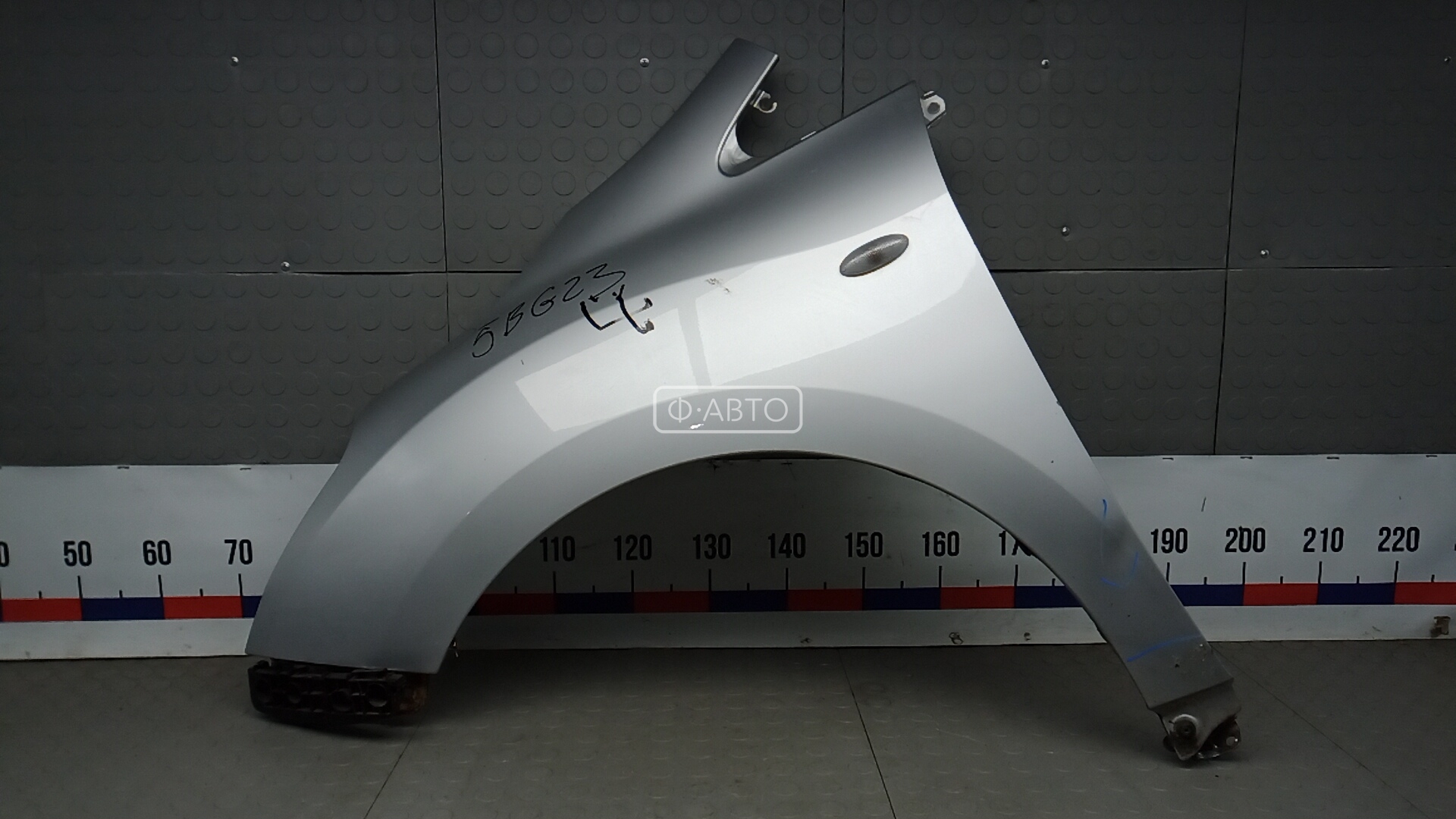 Крыло переднее левое