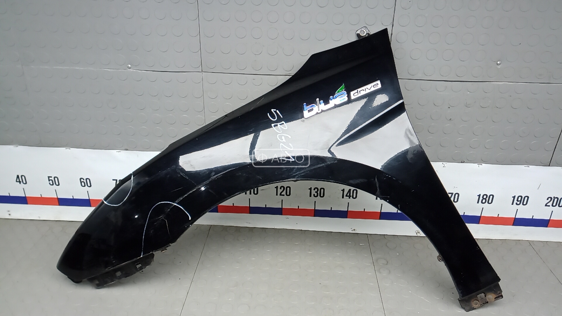 Крыло переднее левое