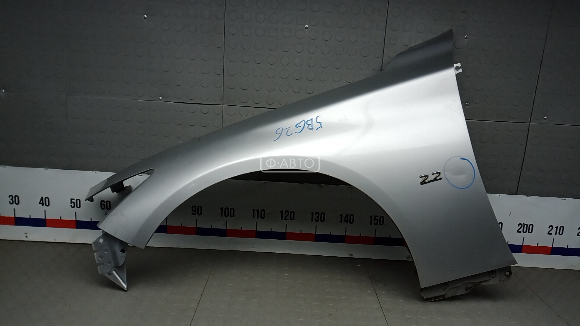 Крыло переднее левое