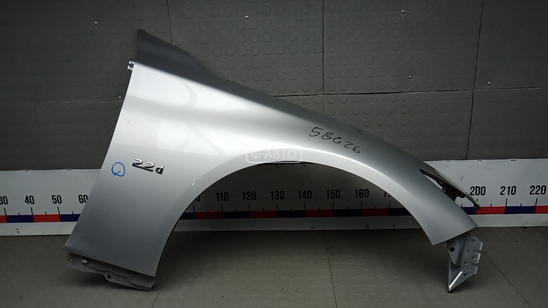 Крыло переднее правое