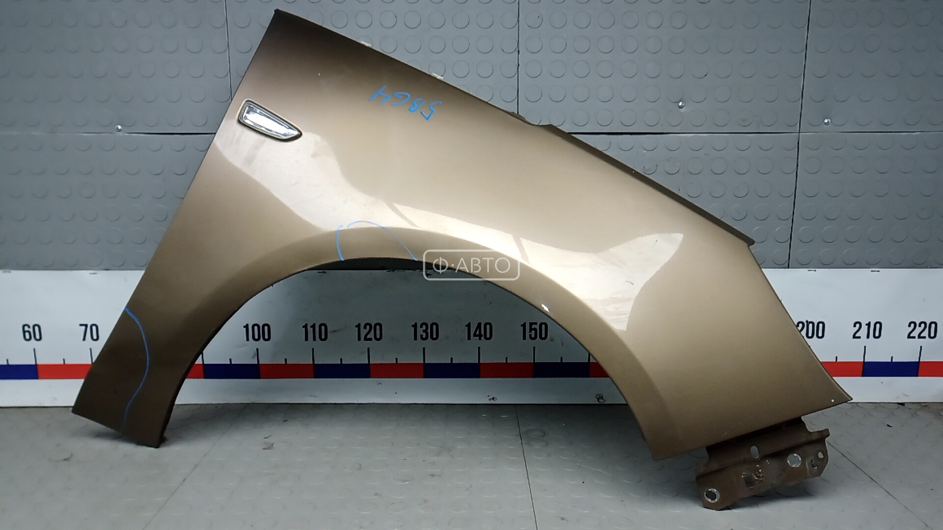 Крыло переднее правое