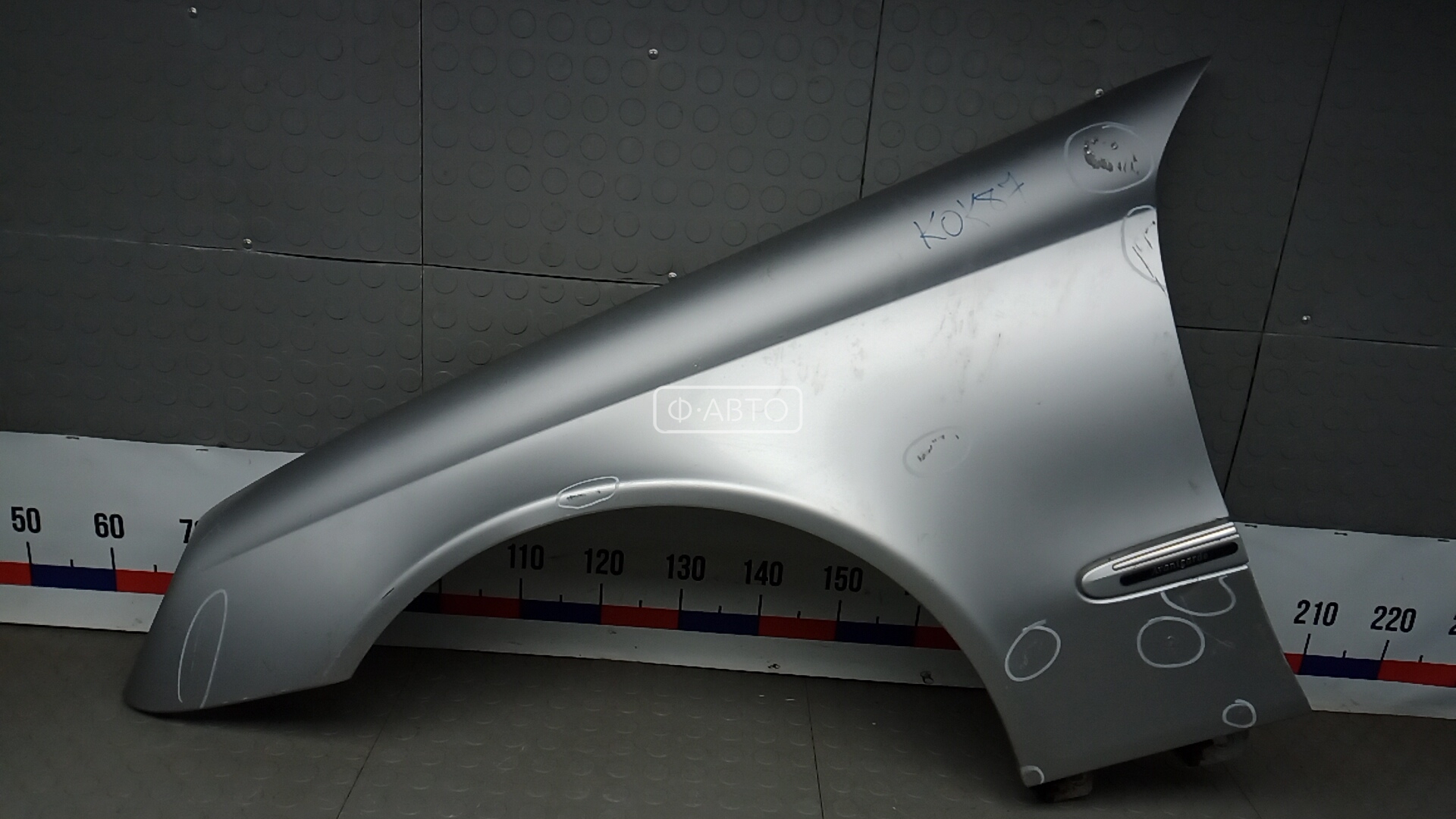 Крыло переднее левое