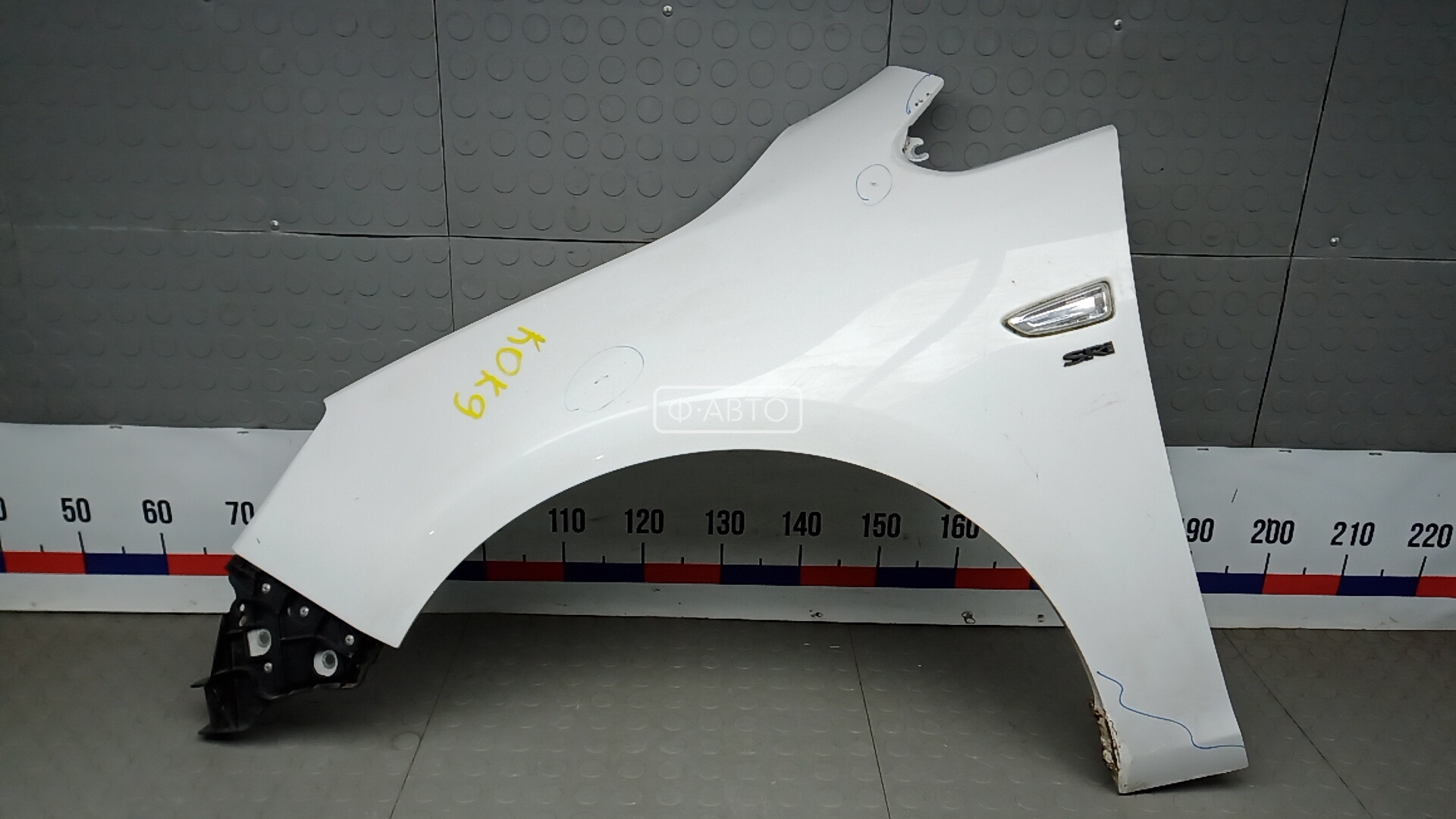 Крыло переднее левое