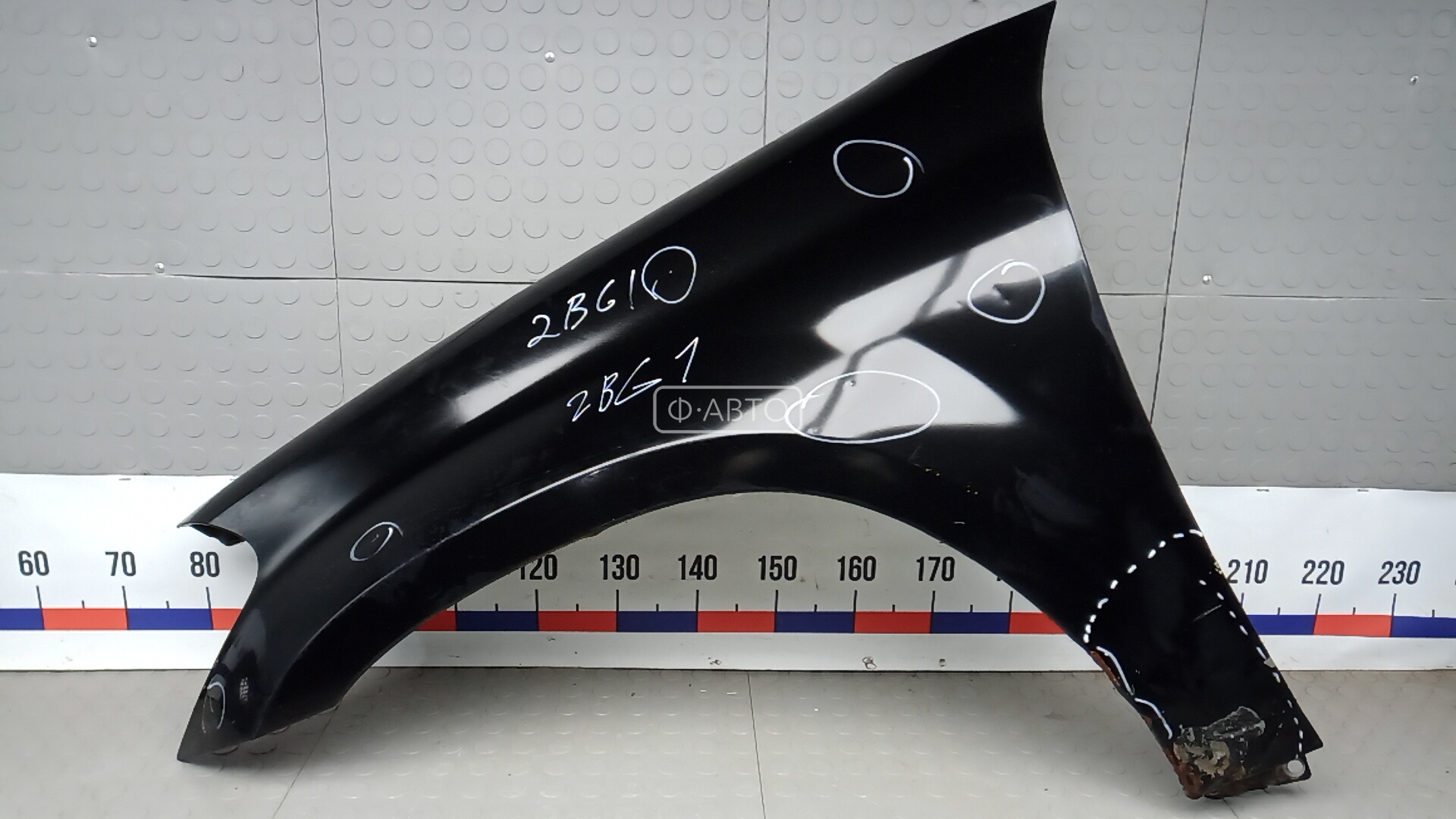 Крыло переднее левое